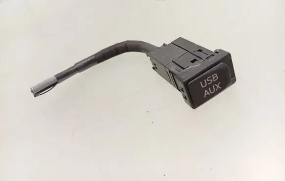 Toyota Prius+ (ZVW40) USB socket connector 8619048030