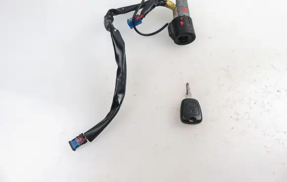 Peugeot 206 Ignition lock 9641551180