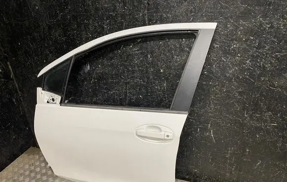 Toyota Yaris Front door