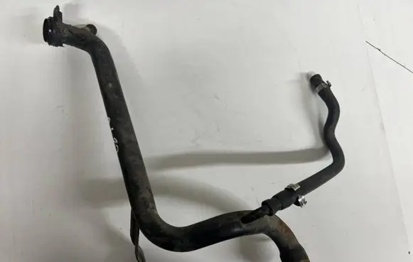 Audi A4 S4 B5 8D Engine coolant pipe/hose 058121071b