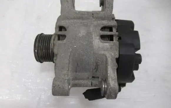 Peugeot 208 Generator/alternator 9810971880