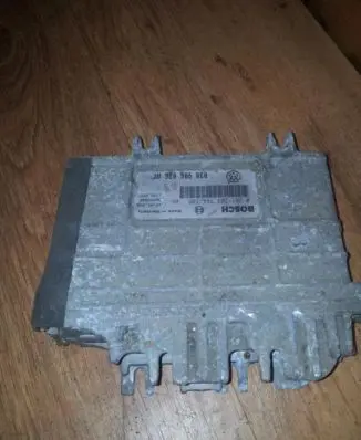 Volkswagen Polo III 6N 6N2 6NF Engine control unit/module 0261203744 0261203745