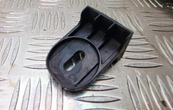 Mini One - Cooper F56 F55 Front bumper mounting bracket 7337802