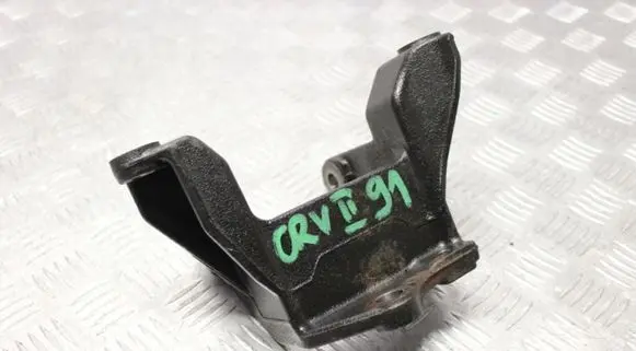 Honda CR-V Engine mount bracket
