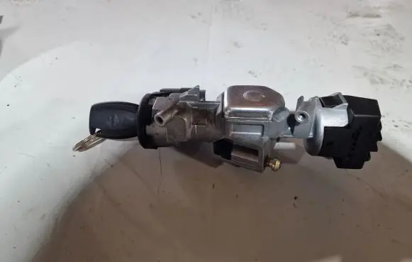 Ford Focus C-MAX Ignition lock 3M513F880AA