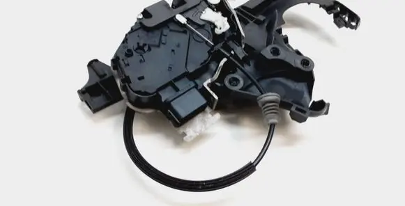 Volvo V50 Front door lock 30753655