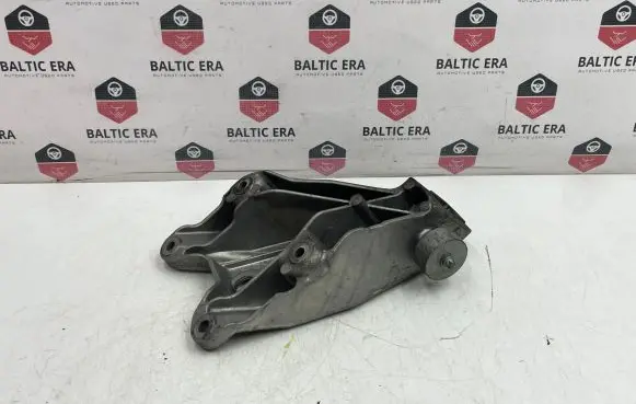 BMW 5 GT F07 Engine mounting bracket 6781227