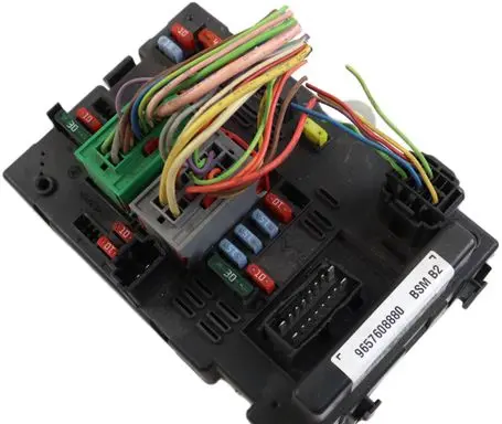 Peugeot 307 Fuse module 9657608880 73725936
