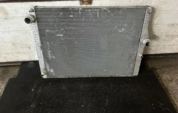 BMW 5 GT F07 Coolant radiator 7601831 101C81094