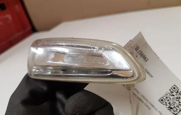 Opel Astra J Front fender indicator light 13273103