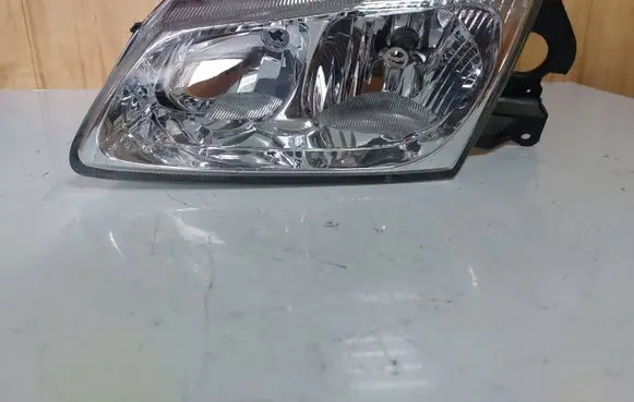 Nissan Almera N16 Headlight/headlamp 86069608
