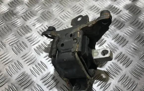 Skoda Fabia Mk1 (6Y) Engine mount bracket