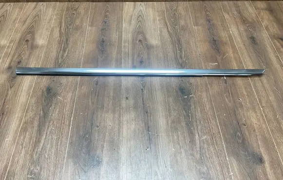 Mercedes-Benz E W213 Front door glass trim molding A2137200124