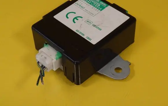 Toyota Corolla Verso AR10 Door central lock control unit/module 89741-13040 8974113040 251300-0100