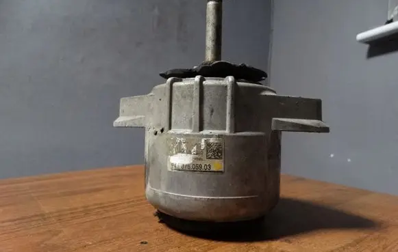 Porsche Panamera (970) Engine mount vacuum valve 94837505903