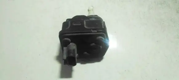 Opel Omega B1 Headlight level adjustment motor 90492832