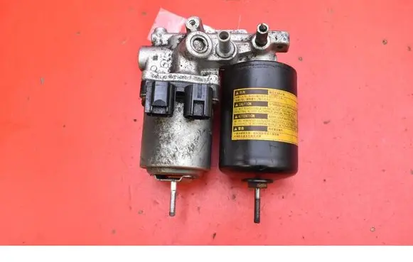 Toyota Prius+ (ZVW40) Master brake cylinder 4707047050