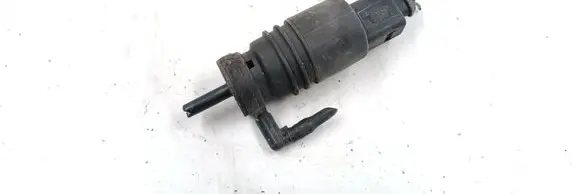Volkswagen PASSAT B5 Windscreen/windshield washer pump 1J0973722