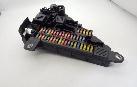 BMW 5 E60 E61 Fuse module 6906619 690661901 913883001