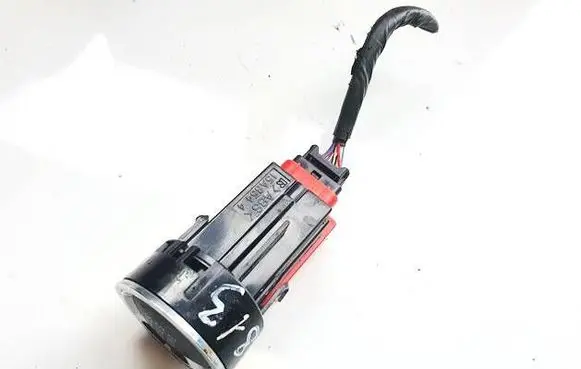 Toyota Avensis T270 Engine start stop button switch 15a8544 396k9d0231