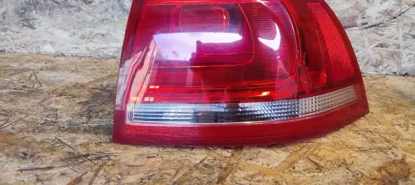 Volkswagen Touareg II Rear/tail lights 7P6945096D 89090227