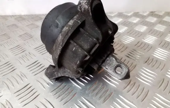 BMW 5 F10 F11 Engine mount bracket