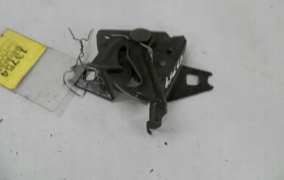 Volkswagen PASSAT B4 Engine bonnet/hood lock/catch 