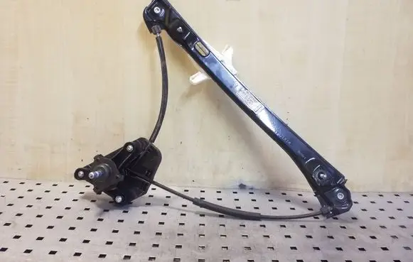 Rear door manual window regulator