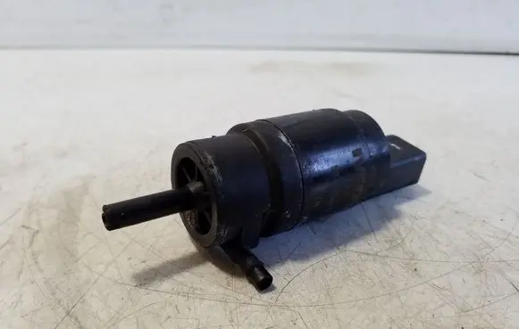 Iveco Daily 5th gen Windscreen/windshield washer pump 504015670