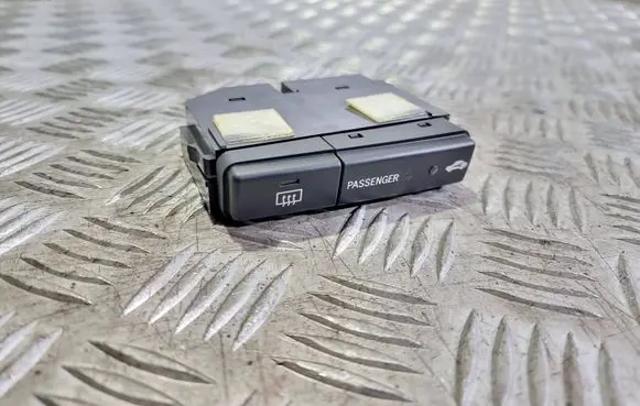 Toyota Avensis T250 Windscreen/window heater switch 8479005130C MS193100740