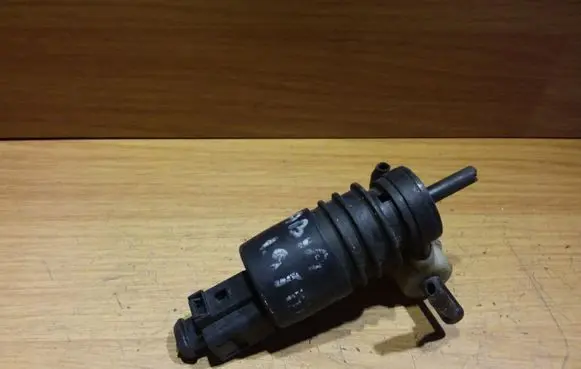 Skoda Fabia Mk1 (6Y) Windscreen/windshield washer pump 1J0973722