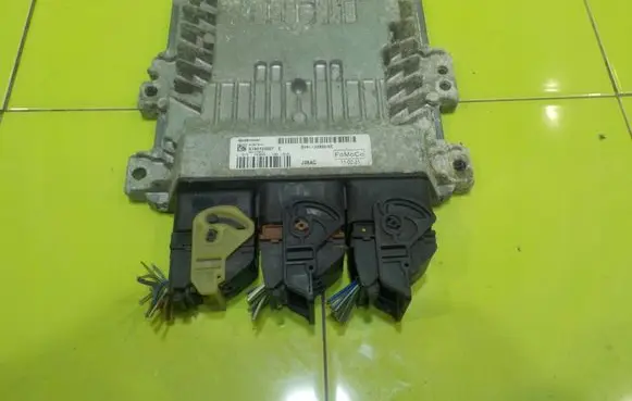 Ford Focus Engine control unit/module BV6112A650NE