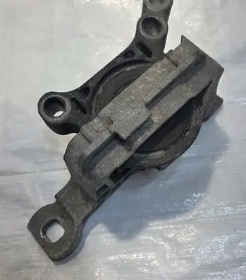 Ford Focus Engine mount vacuum valve CV616F012GA