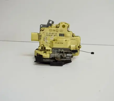 Volkswagen Eos Front door lock 1P2837015
