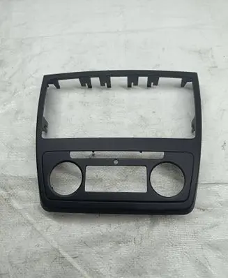 Skoda Yeti (5L) Radio/GPS head unit trim 5L0858069H