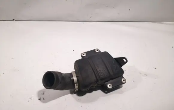 Audi A4 S4 B6 8E 8H Breather hose/pipe 06C133911B