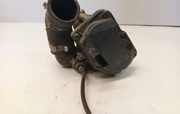 Mercedes-Benz A W176 EGR valve 147138491R 01R271845 R032811810