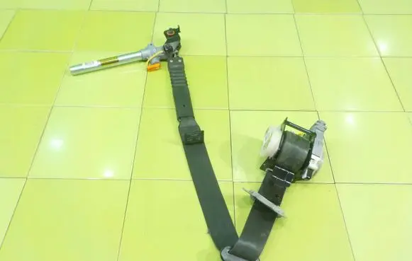 Hyundai ix35 Front seatbelt PRZOD XP104