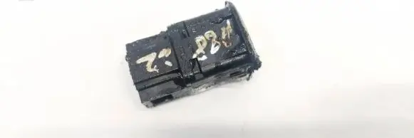 Volkswagen Golf IV Fuel tank opening switch 03000313 3B0959833A