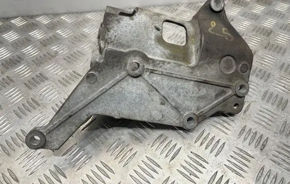 Nissan Qashqai Bracket in trunk/boot 