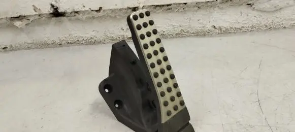 Mercedes-Benz GLC X253 C253 Accelerator throttle pedal A2533000104