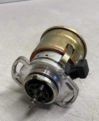 Volkswagen Golf III Spark distributor 030905205AB