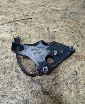 Engine mounting bracket