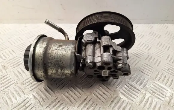 Toyota Avensis T250 Power steering pump 4431005120