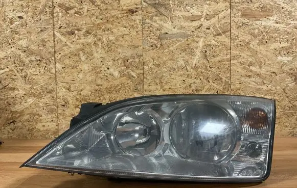Ford Mondeo Mk III Headlight/headlamp 1S7113006AL 0301174201