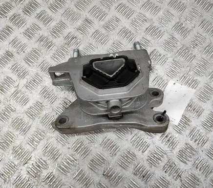 Opel Mokka B Engine mount bracket 9826533880