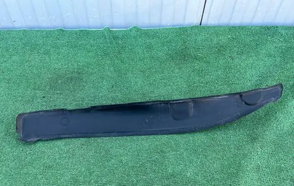 Volkswagen Golf VIII Fender end trim 5H0821112
