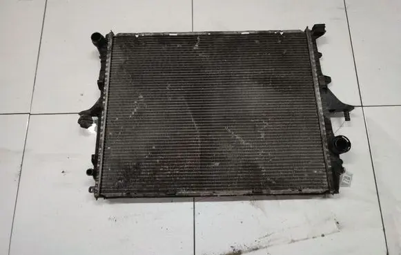 Volkswagen Touareg I Coolant radiator