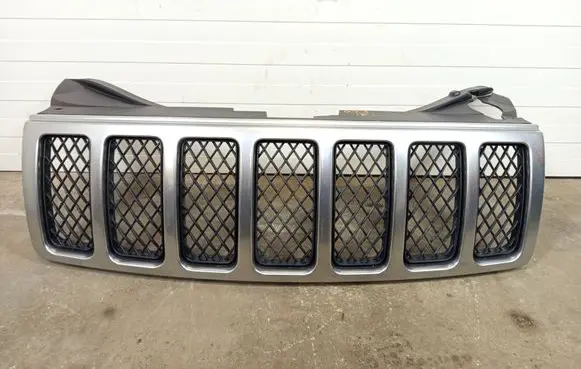 Jeep Grand Cherokee (WK) Front bumper upper radiator grill 55157414AA
