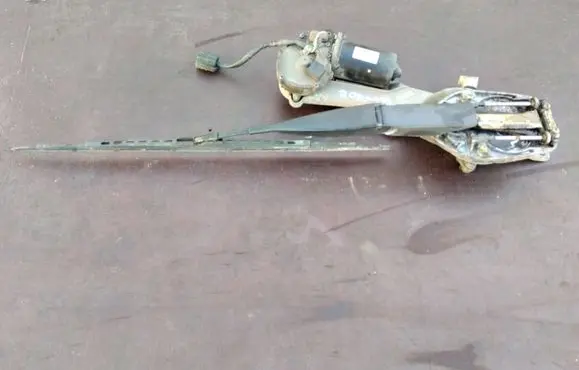 Mercedes-Benz C W202 Front wiper linkage and motor 2028200342 2028205342 A2028200342